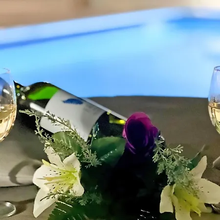 Anastasia - Fig Tree Bay Area Villa